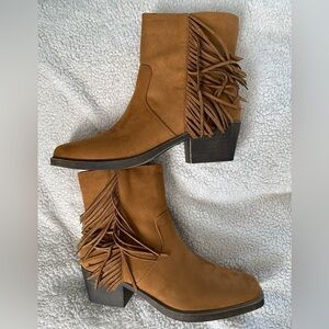 NWT SO® Women's Old Fashion Fringe Cowgirl Western Boots Size:9.5, Color: Cognac